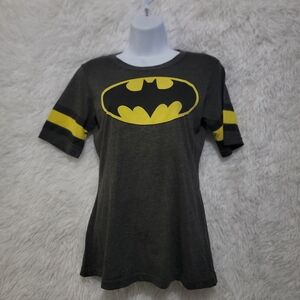Batman Gray and Yellow Short Sleeve Tee 100% Cotton Size Jr M
